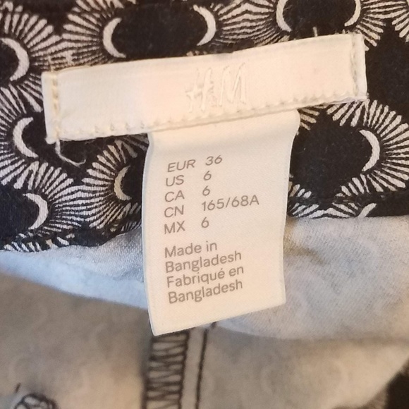 ~~SOLD~~ H&M Black and White Patterned Ankle Pants - Picture 7 of 7